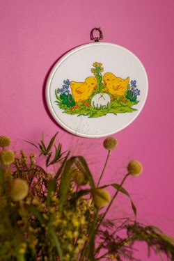 Broderikit kycklingar och blommor - flexitavla | Eddna SE