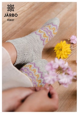 Blomster – mönsterstickade sockor