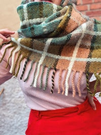 Fuzzy winter wool shawl - vävd sjal